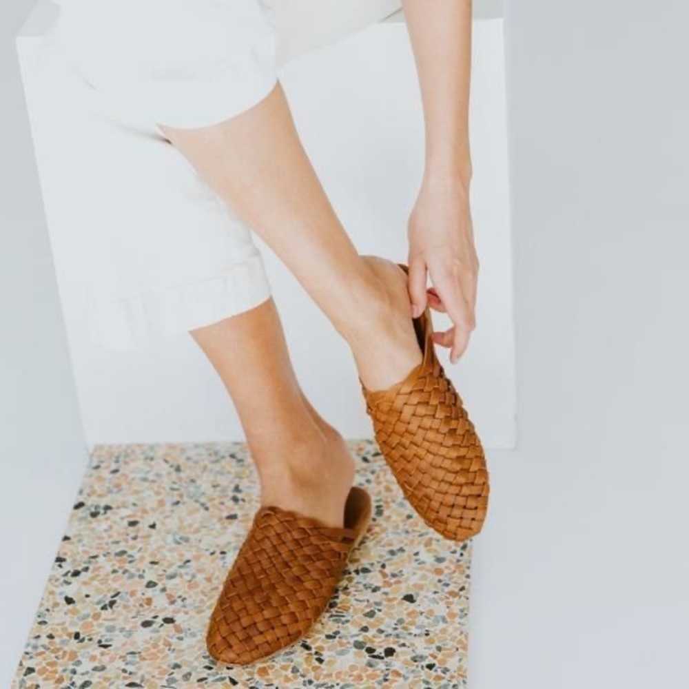 ST. AGNI Brown Leather Bunto Woven Mules Sandals size 42 🧺